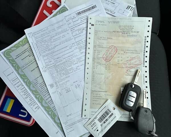 Белый Рено Трафик, объемом двигателя 2 л и пробегом 189 тыс. км за 17900 $, фото 48 на Automoto.ua