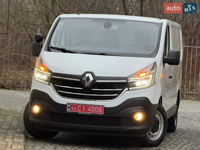 Белый Рено Трафик, объемом двигателя 2 л и пробегом 116 тыс. км за 17700 $, фото 1 на Automoto.ua