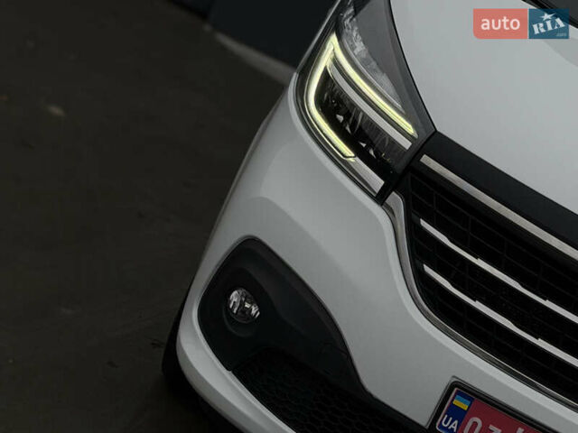 Белый Рено Трафик, объемом двигателя 2 л и пробегом 217 тыс. км за 18800 $, фото 22 на Automoto.ua