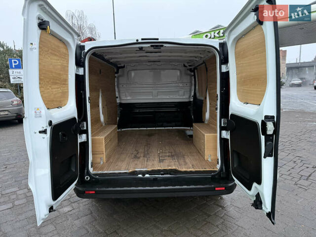 Белый Рено Трафик, объемом двигателя 2 л и пробегом 259 тыс. км за 16400 $, фото 64 на Automoto.ua