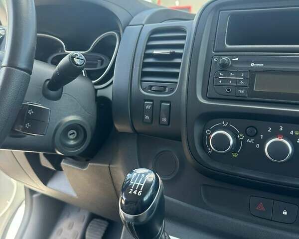 Білий Рено Трафік, об'ємом двигуна 0 л та пробігом 1000 тис. км за 21600 $, фото 11 на Automoto.ua