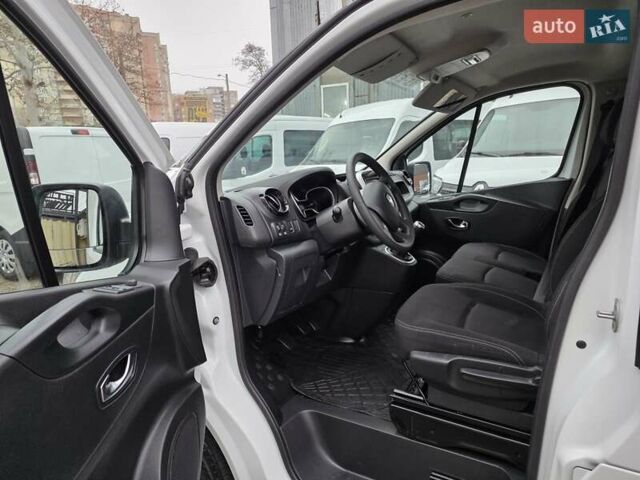 Белый Рено Трафик, объемом двигателя 2 л и пробегом 204 тыс. км за 18700 $, фото 17 на Automoto.ua