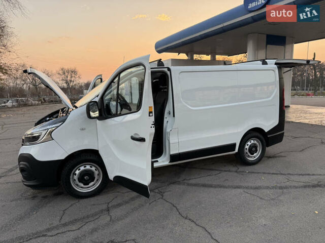 Белый Рено Трафик, объемом двигателя 2 л и пробегом 130 тыс. км за 18999 $, фото 115 на Automoto.ua