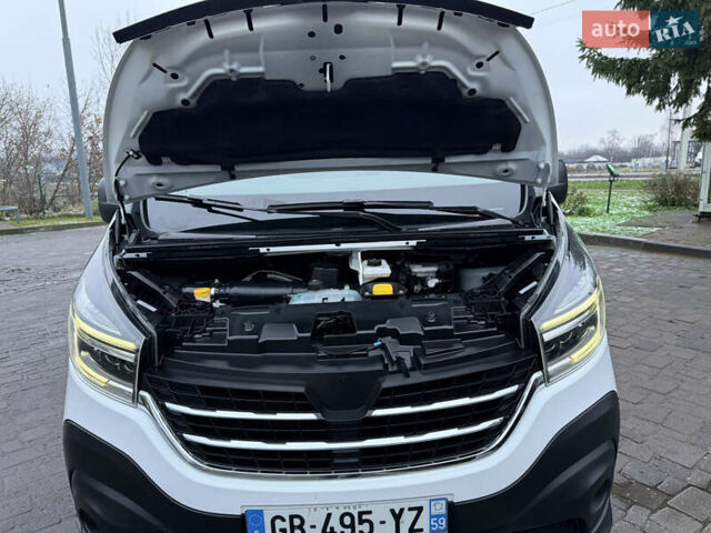 Белый Рено Трафик, объемом двигателя 2 л и пробегом 259 тыс. км за 16400 $, фото 82 на Automoto.ua