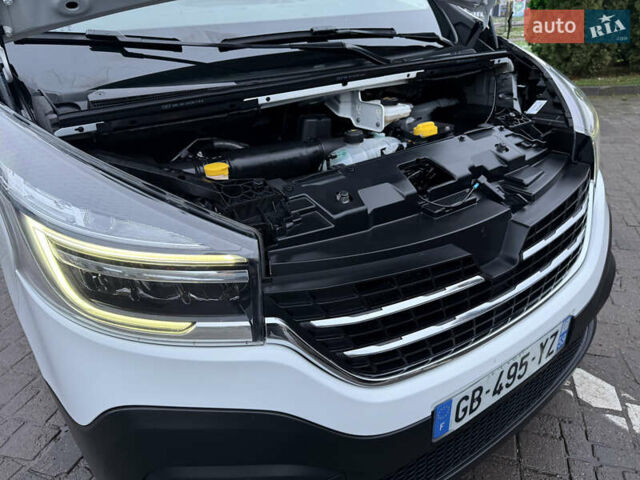 Белый Рено Трафик, объемом двигателя 2 л и пробегом 259 тыс. км за 16400 $, фото 83 на Automoto.ua