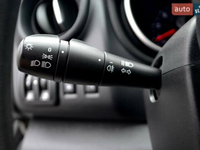 Белый Рено Трафик, объемом двигателя 2 л и пробегом 236 тыс. км за 16900 $, фото 95 на Automoto.ua