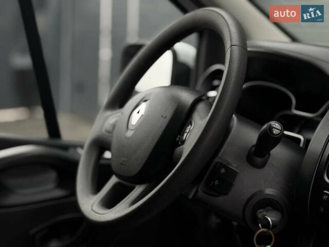 Белый Рено Трафик, объемом двигателя 2 л и пробегом 217 тыс. км за 18800 $, фото 56 на Automoto.ua