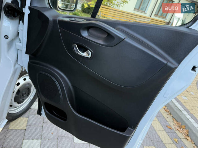 Белый Рено Трафик, объемом двигателя 2 л и пробегом 115 тыс. км за 19500 $, фото 52 на Automoto.ua