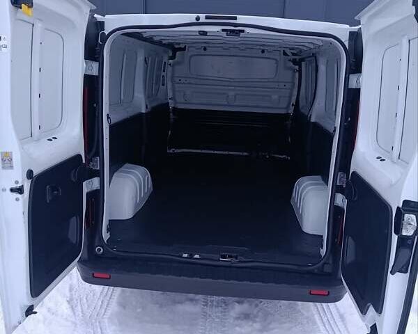 Белый Рено Трафик, объемом двигателя 2 л и пробегом 146 тыс. км за 17700 $, фото 7 на Automoto.ua