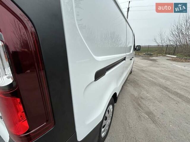 Белый Рено Трафик, объемом двигателя 2 л и пробегом 189 тыс. км за 17900 $, фото 45 на Automoto.ua