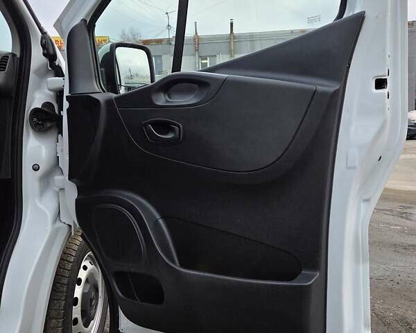 Белый Рено Трафик, объемом двигателя 2 л и пробегом 74 тыс. км за 21300 $, фото 12 на Automoto.ua