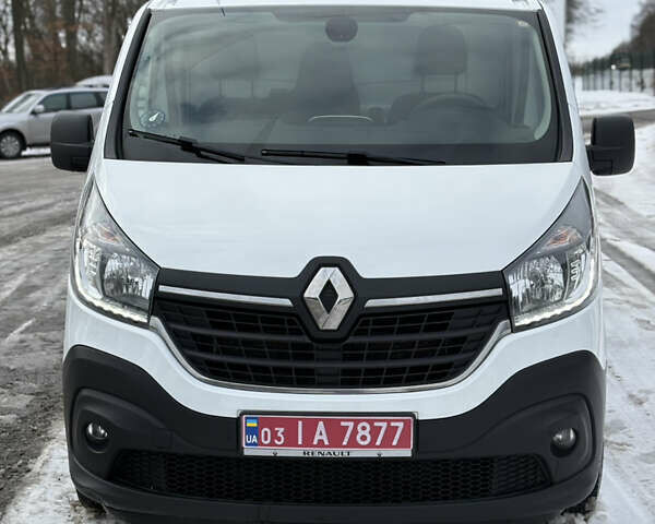 Белый Рено Трафик, объемом двигателя 2 л и пробегом 180 тыс. км за 17700 $, фото 1 на Automoto.ua