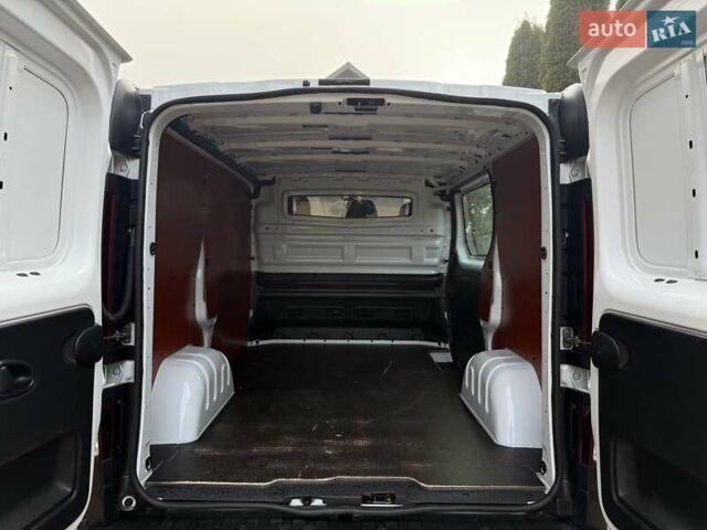 Белый Рено Трафик, объемом двигателя 2 л и пробегом 240 тыс. км за 15800 $, фото 44 на Automoto.ua