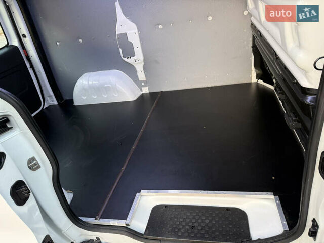 Белый Рено Трафик, объемом двигателя 2 л и пробегом 130 тыс. км за 18999 $, фото 57 на Automoto.ua