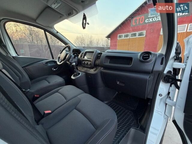 Белый Рено Трафик, объемом двигателя 2 л и пробегом 36 тыс. км за 20950 $, фото 4 на Automoto.ua