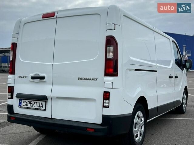 Белый Рено Трафик, объемом двигателя 2 л и пробегом 221 тыс. км за 21500 $, фото 2 на Automoto.ua