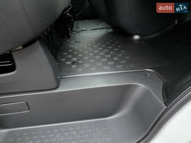 Белый Рено Трафик, объемом двигателя 2 л и пробегом 204 тыс. км за 18700 $, фото 28 на Automoto.ua