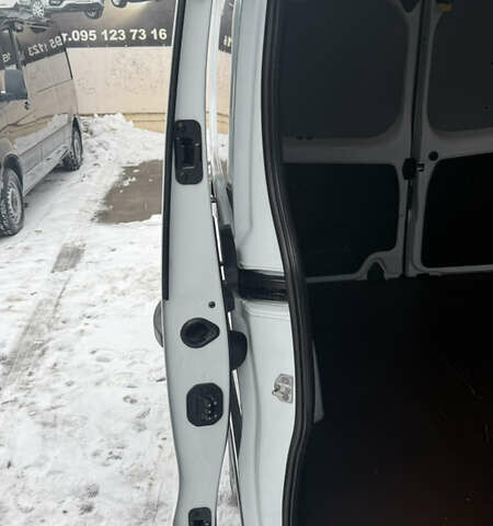 Білий Рено Трафік, об'ємом двигуна 2 л та пробігом 133 тис. км за 19300 $, фото 25 на Automoto.ua