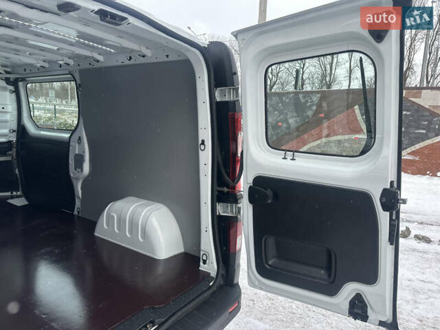 Білий Рено Трафік, об'ємом двигуна 2 л та пробігом 140 тис. км за 17500 $, фото 42 на Automoto.ua