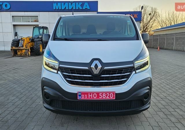 Белый Рено Трафик, объемом двигателя 2 л и пробегом 199 тыс. км за 18900 $, фото 1 на Automoto.ua