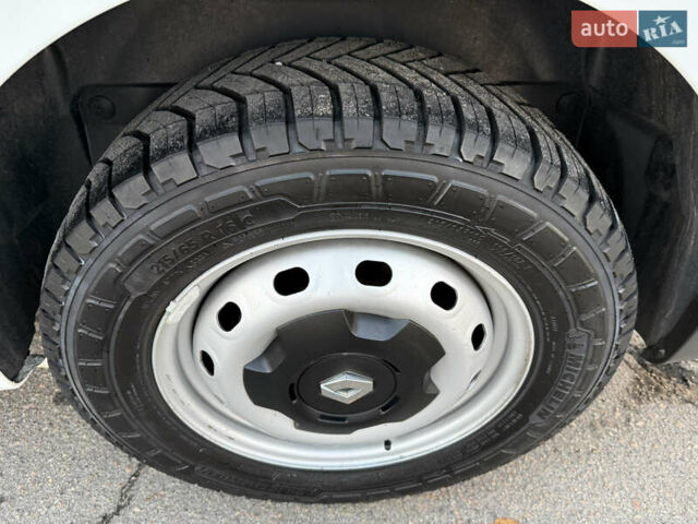 Белый Рено Трафик, объемом двигателя 2 л и пробегом 130 тыс. км за 18999 $, фото 40 на Automoto.ua