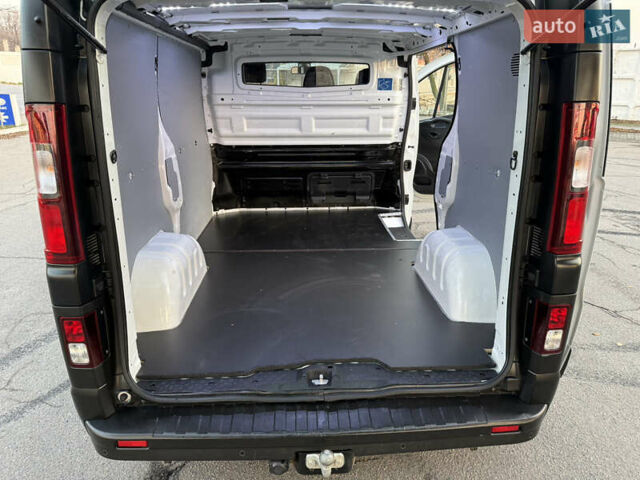 Белый Рено Трафик, объемом двигателя 2 л и пробегом 130 тыс. км за 18999 $, фото 83 на Automoto.ua