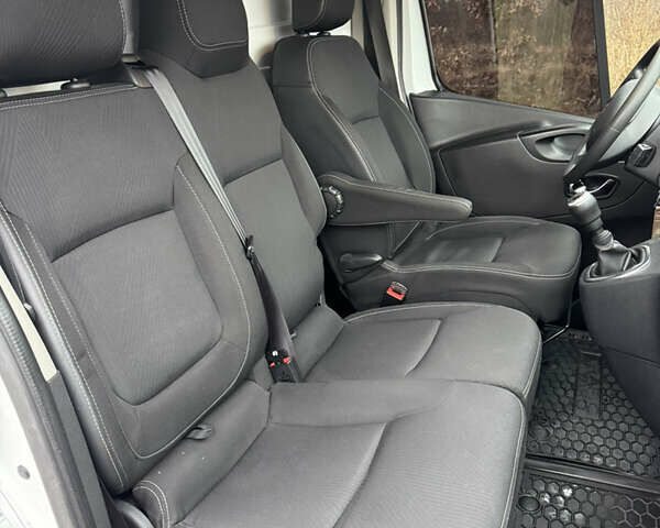 Білий Рено Трафік, об'ємом двигуна 2 л та пробігом 116 тис. км за 19450 $, фото 51 на Automoto.ua