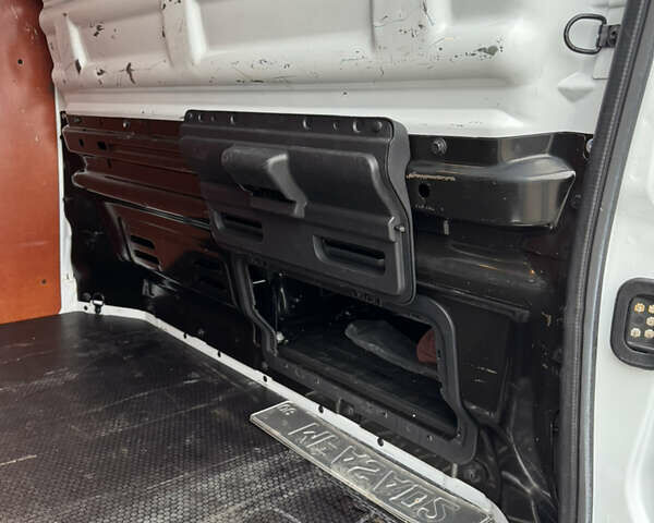 Білий Рено Трафік, об'ємом двигуна 2 л та пробігом 116 тис. км за 19450 $, фото 33 на Automoto.ua