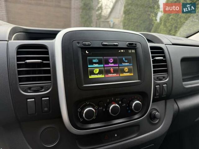 Белый Рено Трафик, объемом двигателя 2 л и пробегом 240 тыс. км за 15800 $, фото 33 на Automoto.ua