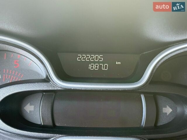 Білий Рено Трафік, об'ємом двигуна 2 л та пробігом 222 тис. км за 17900 $, фото 48 на Automoto.ua