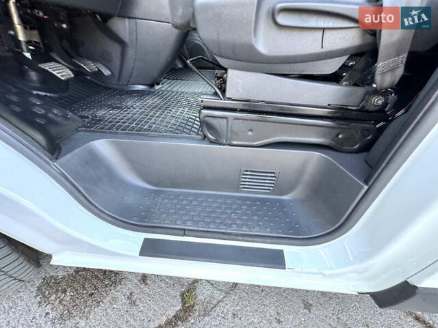 Белый Рено Трафик, объемом двигателя 2 л и пробегом 182 тыс. км за 17673 $, фото 24 на Automoto.ua