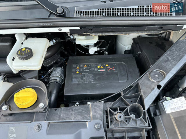 Белый Рено Трафик, объемом двигателя 2 л и пробегом 130 тыс. км за 18999 $, фото 95 на Automoto.ua