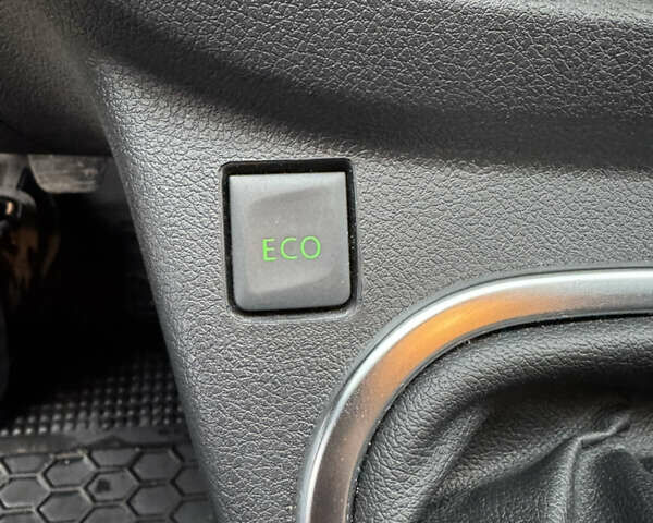 Білий Рено Трафік, об'ємом двигуна 2 л та пробігом 116 тис. км за 19450 $, фото 80 на Automoto.ua