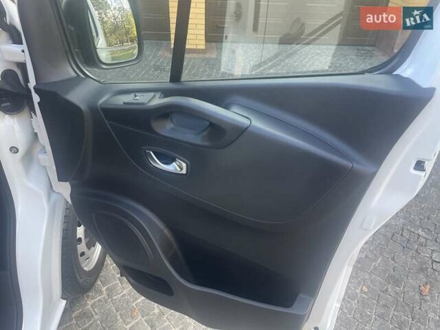 Белый Рено Трафик, объемом двигателя 2 л и пробегом 210 тыс. км за 16899 $, фото 8 на Automoto.ua