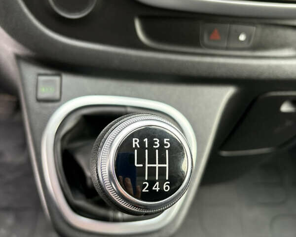 Белый Рено Трафик, объемом двигателя 2 л и пробегом 180 тыс. км за 17700 $, фото 31 на Automoto.ua