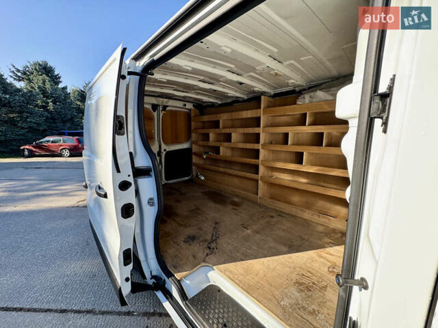 Белый Рено Трафик, объемом двигателя 2 л и пробегом 182 тыс. км за 17673 $, фото 61 на Automoto.ua