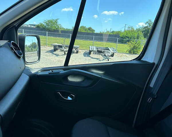 Білий Рено Трафік, об'ємом двигуна 2 л та пробігом 100 тис. км за 21400 $, фото 21 на Automoto.ua