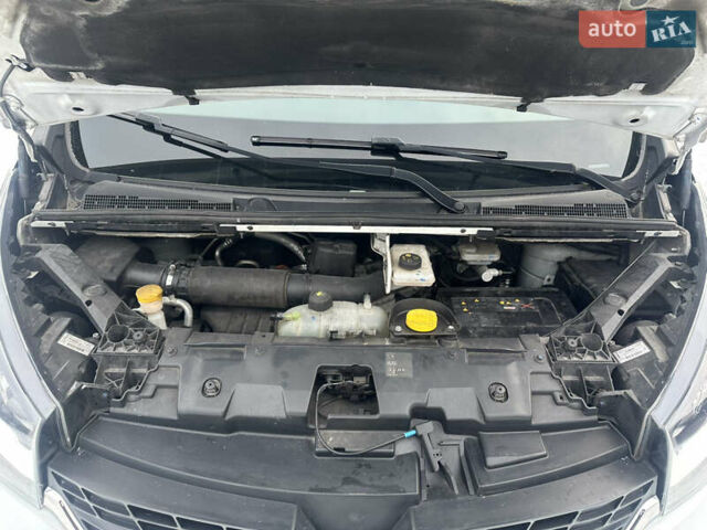 Білий Рено Трафік, об'ємом двигуна 2 л та пробігом 140 тис. км за 17500 $, фото 70 на Automoto.ua