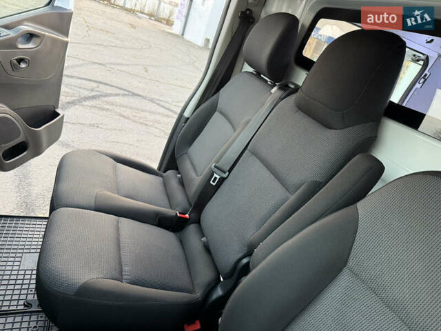 Белый Рено Трафик, объемом двигателя 2 л и пробегом 130 тыс. км за 18999 $, фото 67 на Automoto.ua