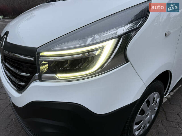 Белый Рено Трафик, объемом двигателя 2 л и пробегом 259 тыс. км за 16400 $, фото 26 на Automoto.ua