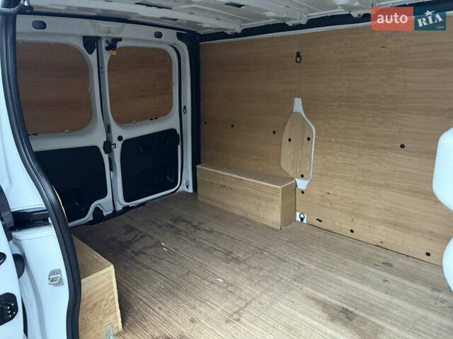 Белый Рено Трафик, объемом двигателя 2 л и пробегом 259 тыс. км за 16400 $, фото 80 на Automoto.ua