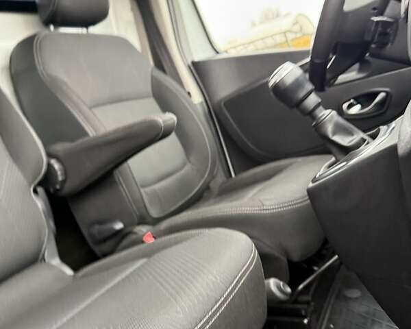 Белый Рено Трафик, объемом двигателя 2 л и пробегом 166 тыс. км за 19700 $, фото 33 на Automoto.ua