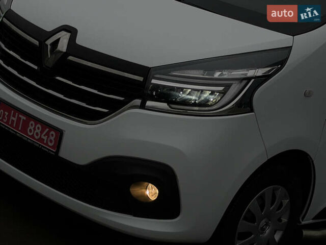 Белый Рено Трафик, объемом двигателя 2 л и пробегом 217 тыс. км за 18800 $, фото 28 на Automoto.ua