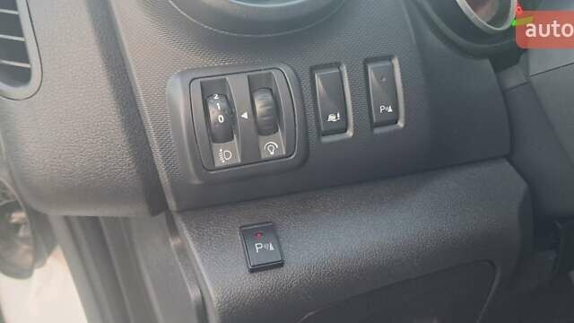 Білий Рено Трафік, об'ємом двигуна 2 л та пробігом 109 тис. км за 20500 $, фото 31 на Automoto.ua