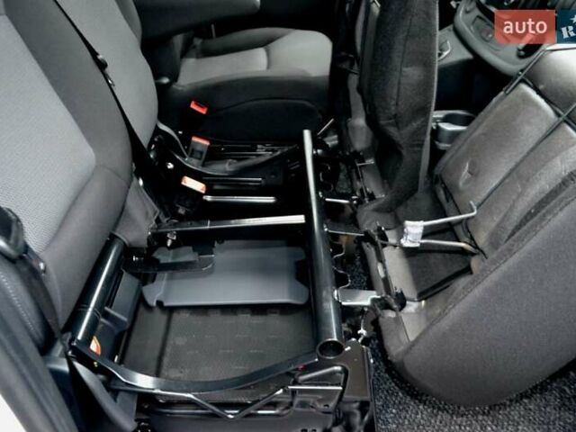 Белый Рено Трафик, объемом двигателя 2 л и пробегом 236 тыс. км за 16900 $, фото 46 на Automoto.ua