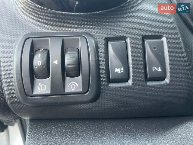 Белый Рено Трафик, объемом двигателя 2 л и пробегом 208 тыс. км за 14500 $, фото 19 на Automoto.ua