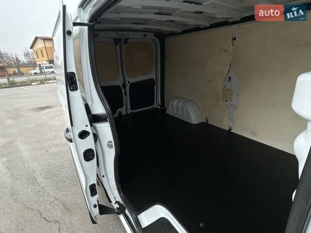 Белый Рено Трафик, объемом двигателя 2 л и пробегом 189 тыс. км за 17900 $, фото 33 на Automoto.ua