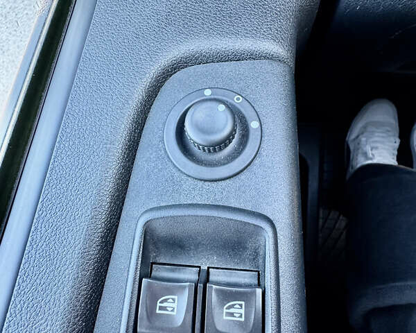 Белый Рено Трафик, объемом двигателя 2 л и пробегом 182 тыс. км за 17673 $, фото 31 на Automoto.ua