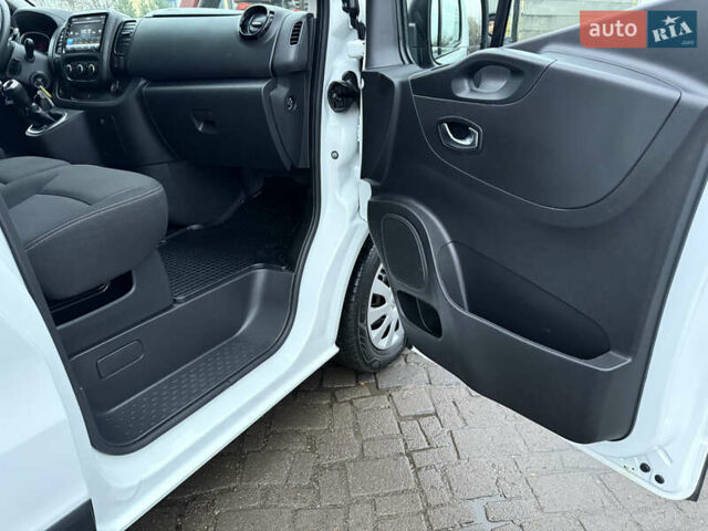 Белый Рено Трафик, объемом двигателя 2 л и пробегом 259 тыс. км за 16400 $, фото 52 на Automoto.ua
