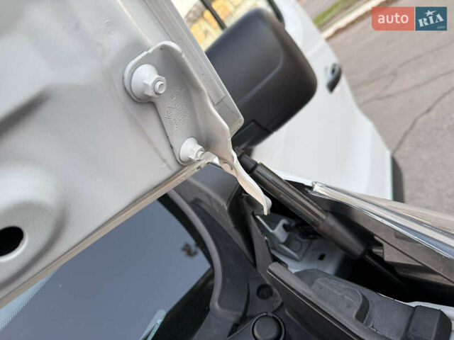 Белый Рено Трафик, объемом двигателя 2 л и пробегом 130 тыс. км за 18999 $, фото 98 на Automoto.ua